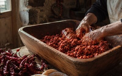 Come si fa la ‘Nduja: la lavorazione artigianale di Spilinga